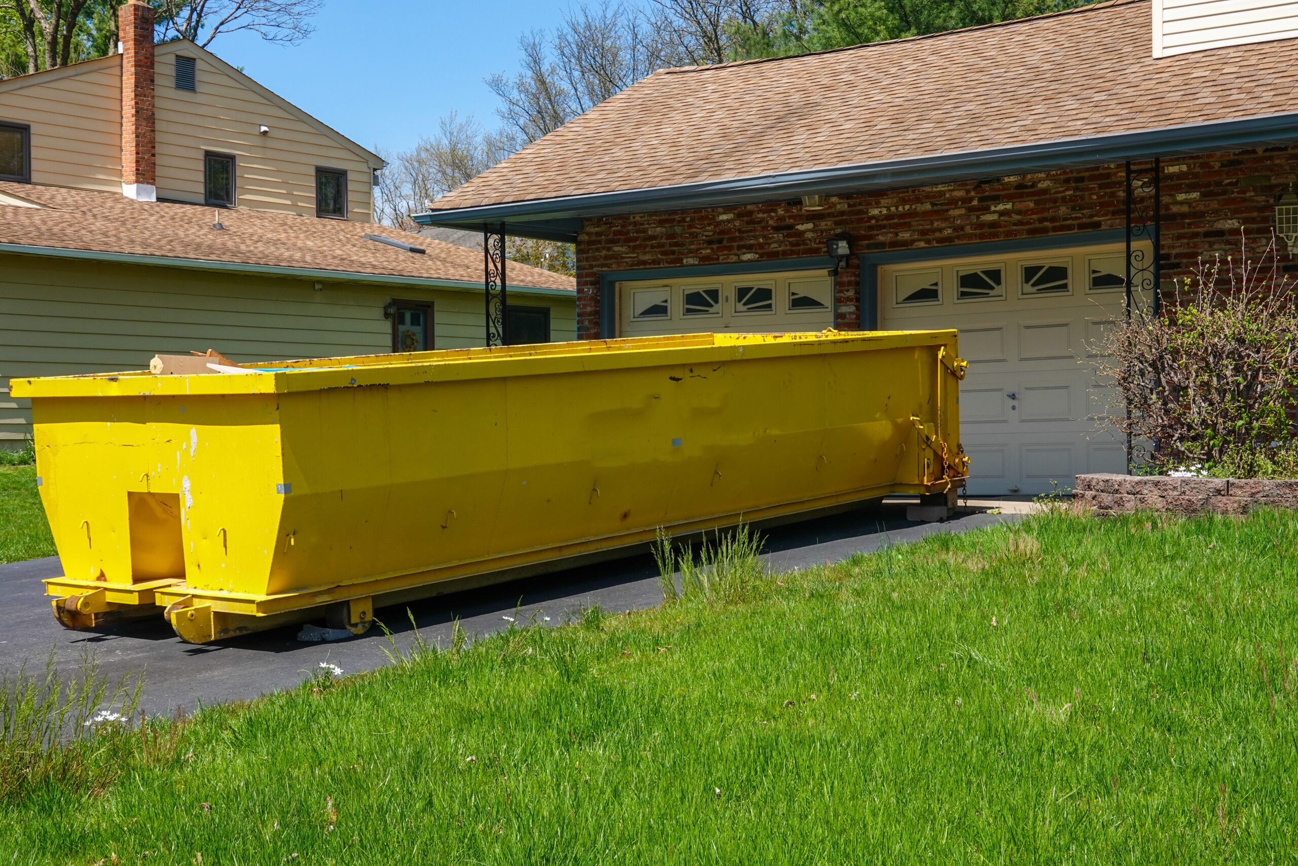 How Many Tons Does a 30 Yard Dumpster Hold?